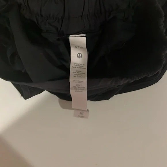 lululemon hotty hot shorts - Picture 2 of 4